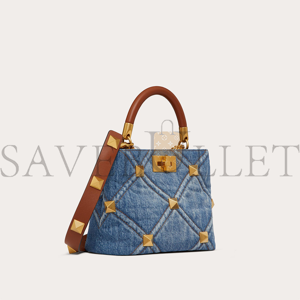 VALENTINO SMALL ROMAN STUD THE HANDLE BAG IN DENIM XW0B0I97HMR_F23 (21*17*14cm)