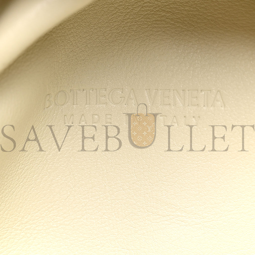 BOTTEGA VENETA SMOOTH BUTTER CALF THE POUCH OVERSIZED CLUTCH PLASTER (37*22*8cm)