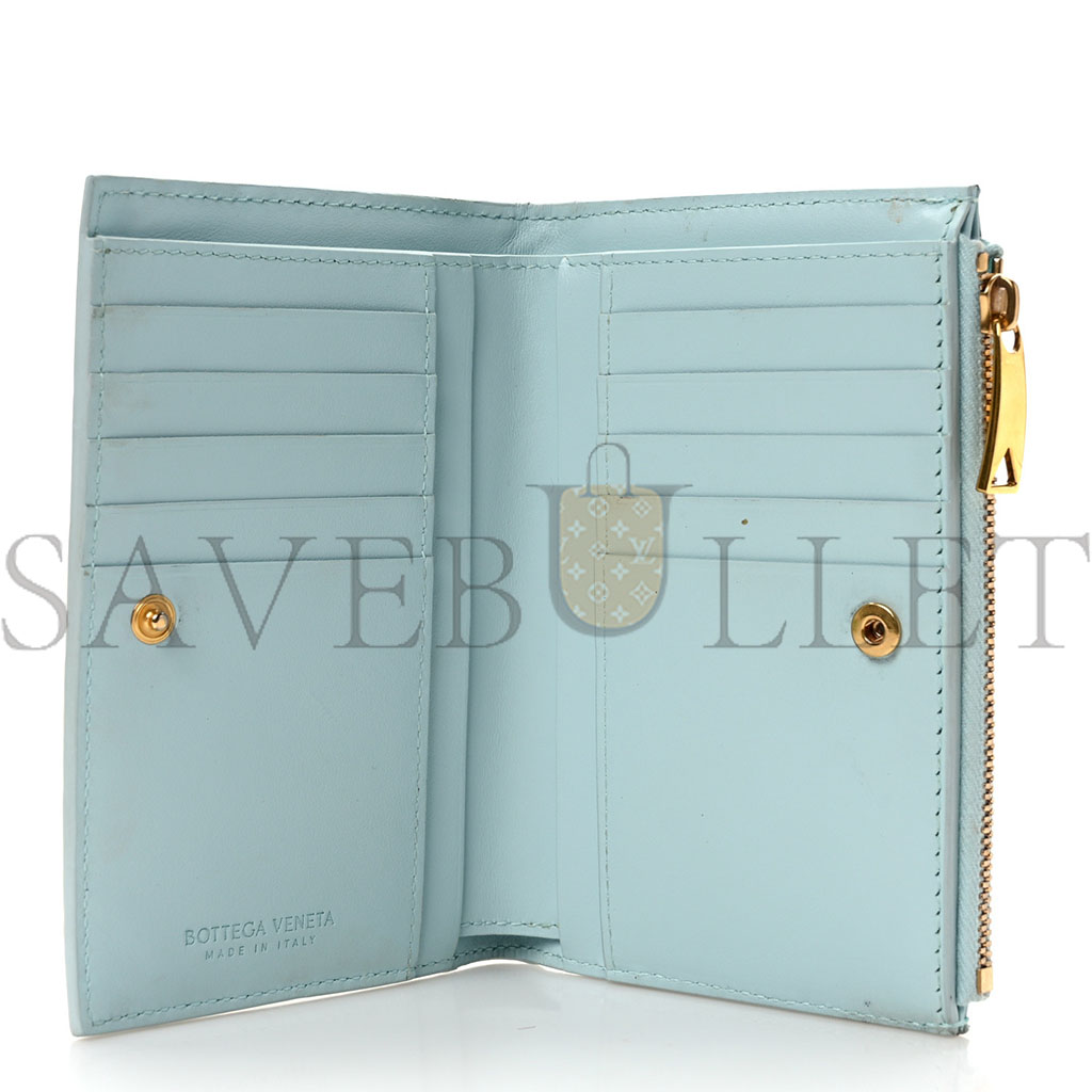 BOTTEGA VENETA NAPPA INTRECCIATO MEDIUM CASSETTE BIFOLD ZIP WALLET TEAL WASHED  (10*14*1cm)