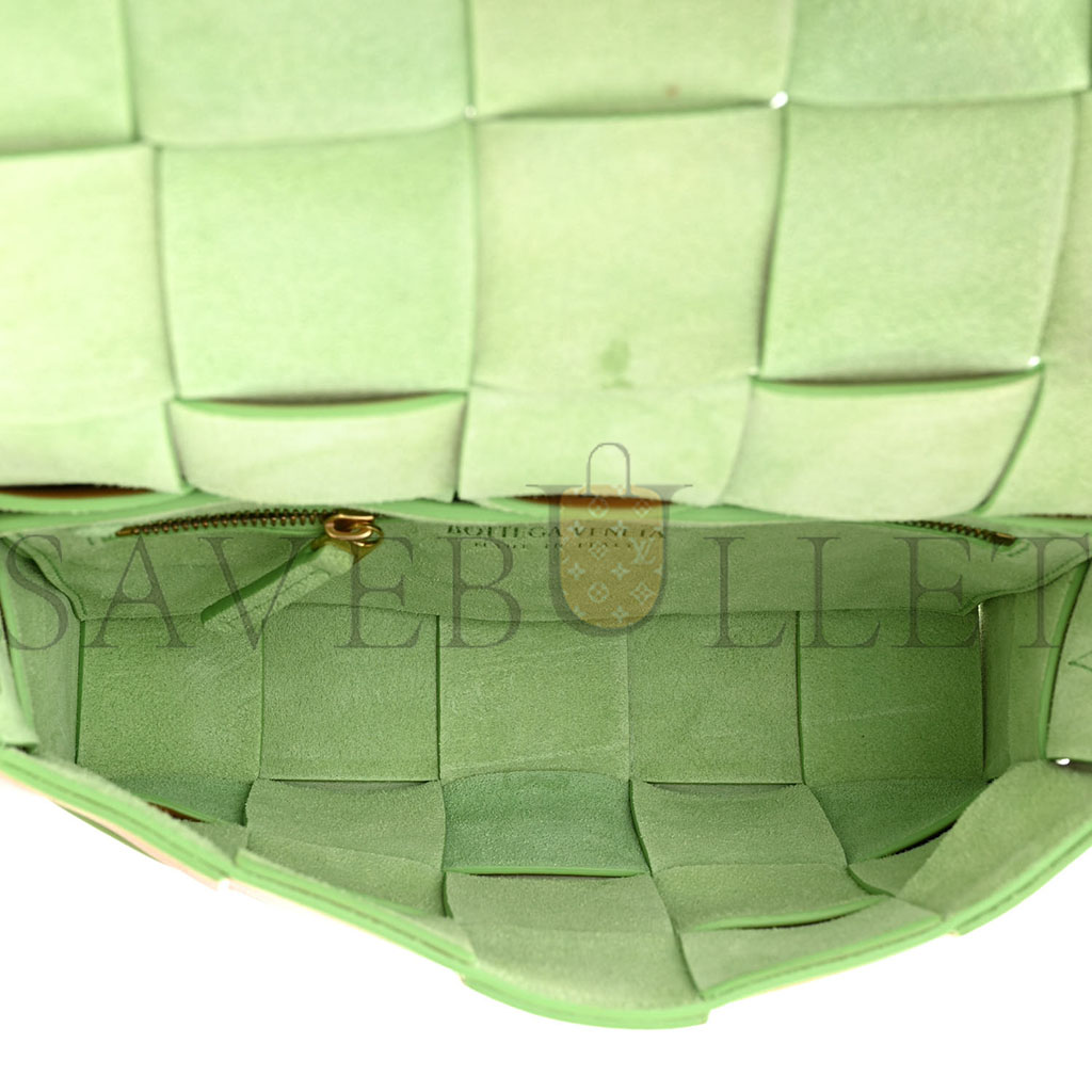 BOTTEGA VENETA GRAINED CALFSKIN MAXI INTRECCIATO CASSETTE CROSSBODY BAG CARAMEL PISTACHIO (23*15*6cm)