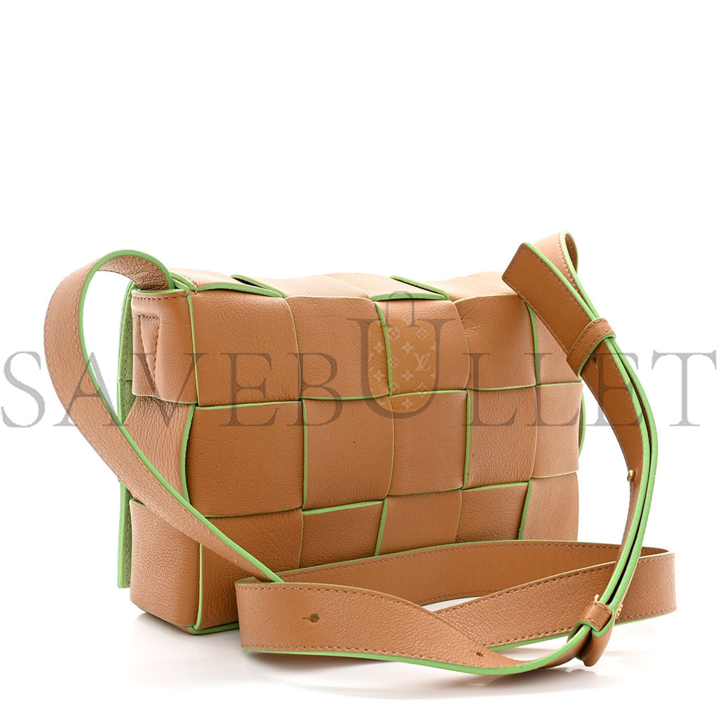 BOTTEGA VENETA GRAINED CALFSKIN MAXI INTRECCIATO CASSETTE CROSSBODY BAG CARAMEL PISTACHIO (23*15*6cm)