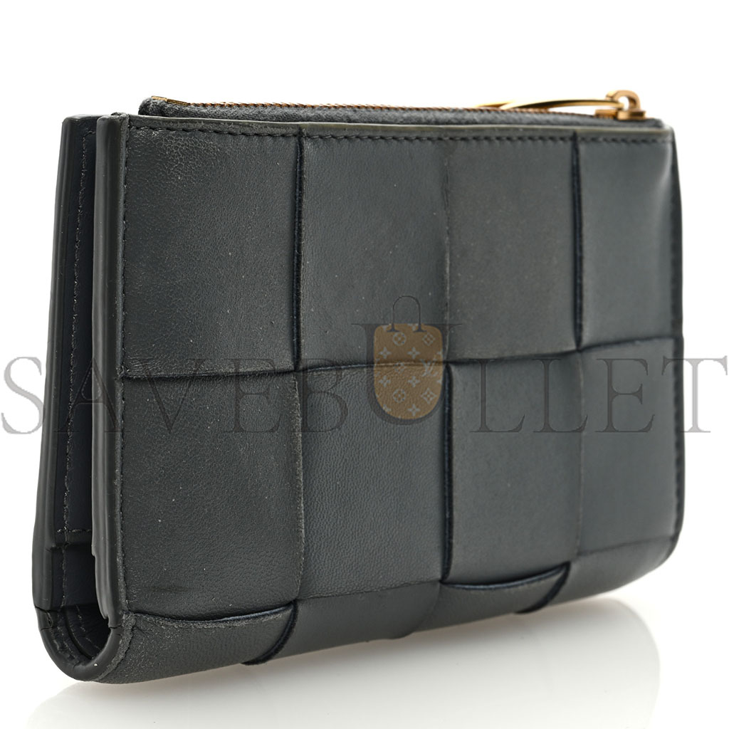 BOTTEGA VENETA NAPPA MAXI INTRECCIATO MEDIUM CASSETTE BIFOLD ZIP WALLET THUNDER  (15*12*1cm)