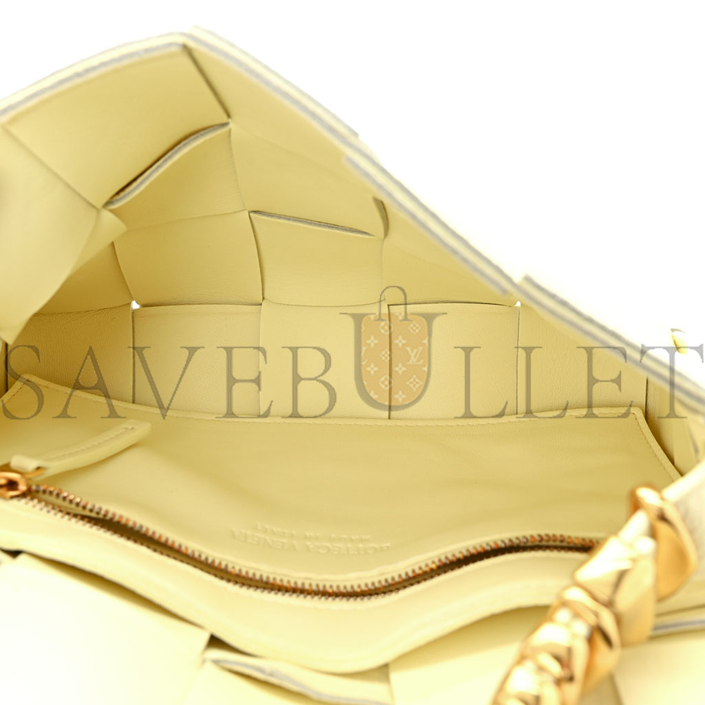 BOTTEGA VENETA GRAINED CALFSKIN MAXI INTRECCIATO CASSETTE CROSSBODY BAG ICE CREAM (23*14*5cm)