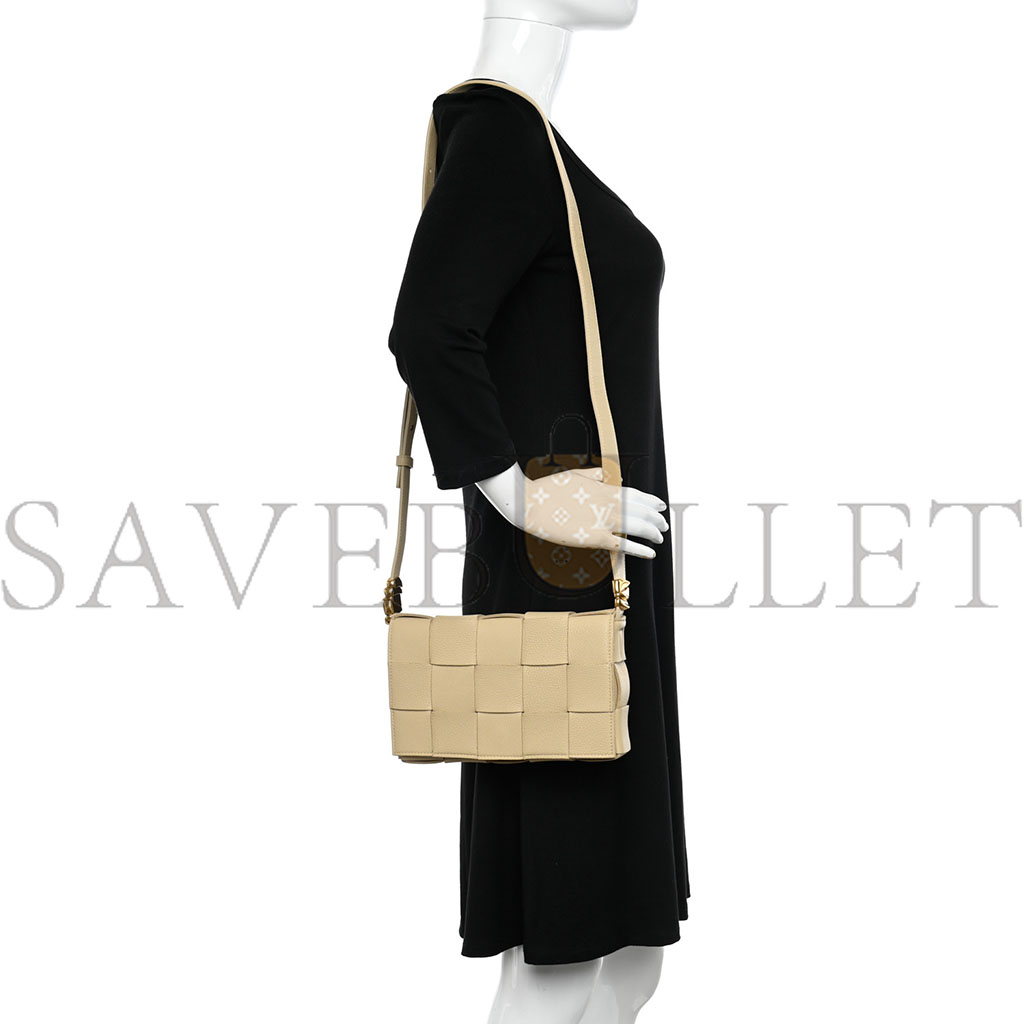 BOTTEGA VENETA GRAINED CALFSKIN MAXI INTRECCIATO CASSETTE CROSSBODY BAG PORRIDGE (23*14*5cm)