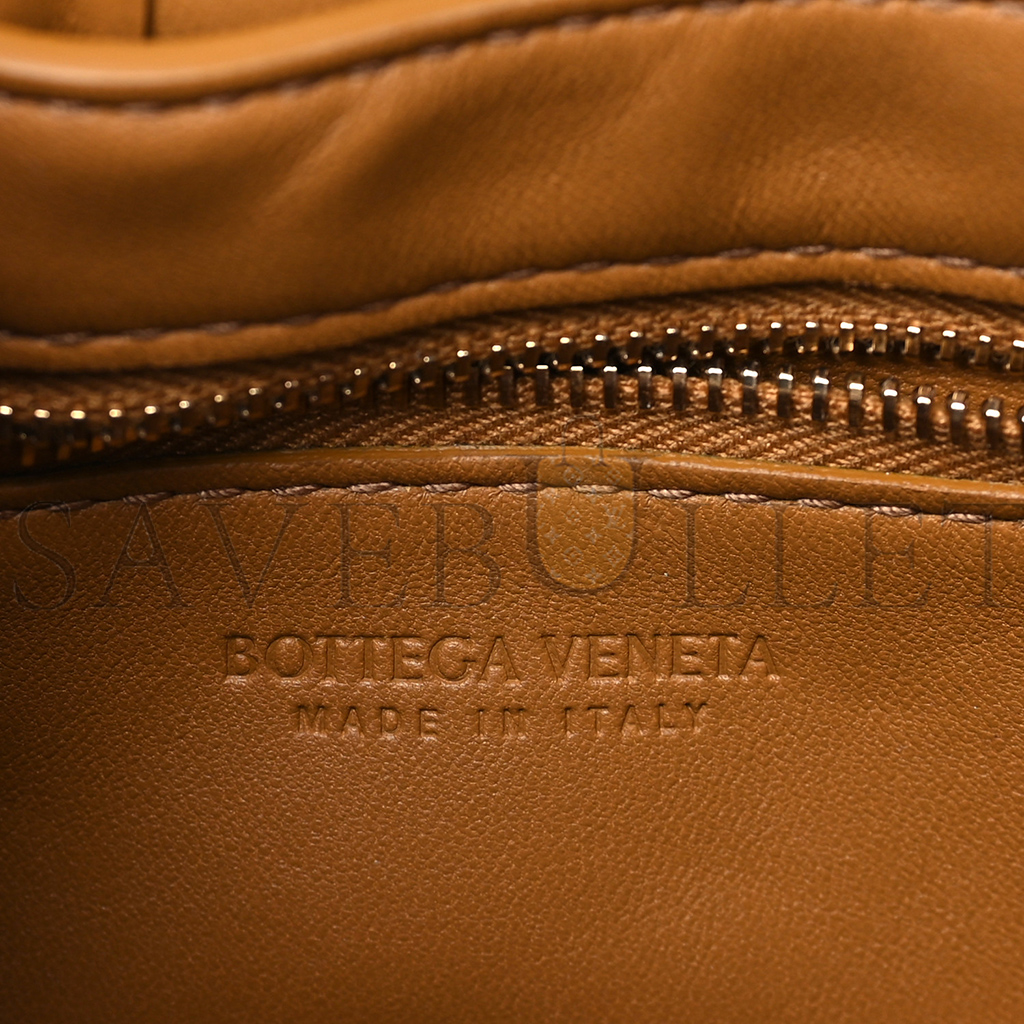 BOTTEGA VENETA NAPPA MAXI INTRECCIO PADDED CASSETTE CROSSBODY BAG CARAMEL  (25*17*6cm)